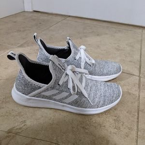 Adidas Cloudfoam, Size 6